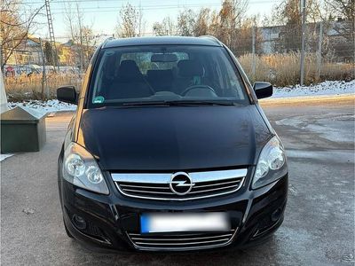 Schwarz Gebraucht 2011 Opel Zafira Design Edition Van / Kleinbus | 6.300 € (Etwas zu teuer)