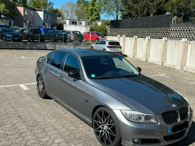 Gebraucht BMW 318 143 PS (105 kW) 2011 Grau Limousine