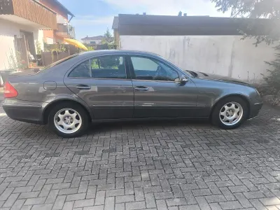 Gebraucht Mercedes E220 Classic 150 PS (110 kW) 2005 Grau Limousine