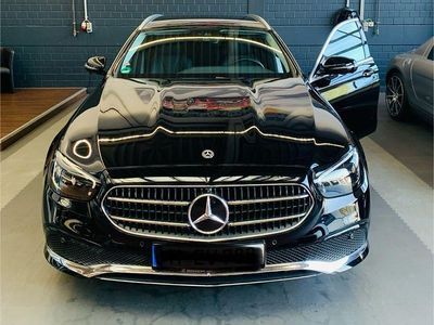 Gebraucht Mercedes E200 197 PS (144 kW) 2020 Schwarz Limousine