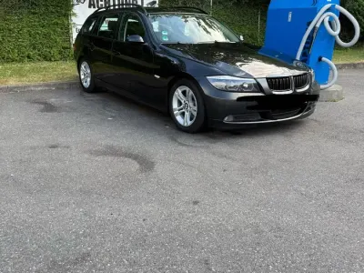 Gebraucht BMW 320 177 PS (130 kW) 2008 Schwarz Kombi
