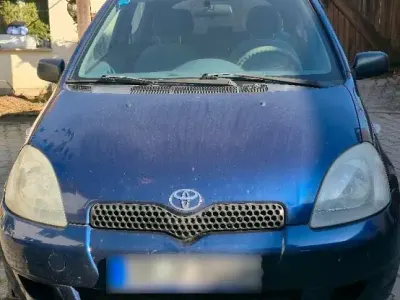 Używany Toyota Yaris 85 KM (62 kW) 2000 Niebieski Hatchback