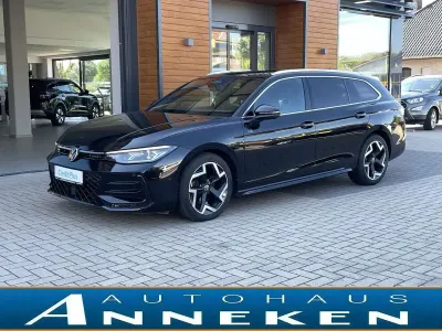 Gebraucht VW Passat R-line 150 PS (110 kW) 2025 Schwarz Kombi