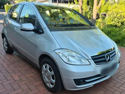Gebraucht Mercedes A150 95 PS (69 kW) 2011 Silber Kleinwagen