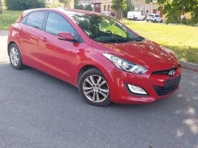Gebraucht Hyundai i30 Classic 99 PS (72 kW) 2012 Rot Limousine