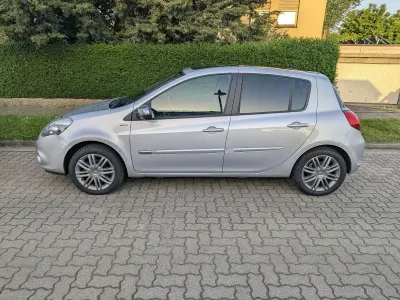 Gebraucht Renault Clio 111 PS (81 kW) 2012 Silber Limousine