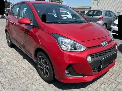 Gebraucht Hyundai i10 Style 87 PS (63 kW) 2020 Rot Kleinwagen