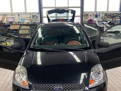 Gebraucht Ford Fiesta 80 PS (58 kW) 2008 Schwarz Kleinwagen