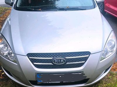 Gebraucht Kia Ceed 109 PS (80 kW) 2009 Silber Kleinwagen