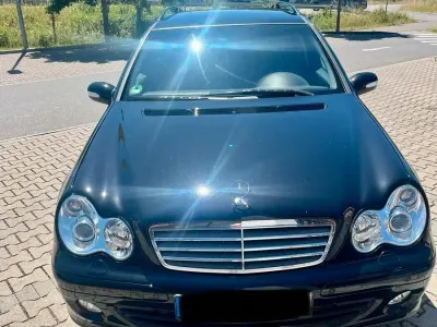 Gebraucht Mercedes 220 150 PS (110 kW) 2004 Schwarz Kombi