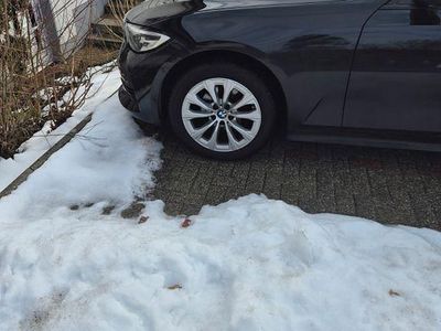 Schwarz Gebraucht 2021 BMW 318 Advantage Kombi | 22.999 € (Fairer Preis)