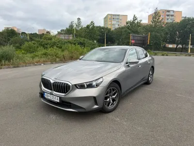 Gebraucht BMW 520 Sport Line 197 PS (144 kW) 2023 Grau Limousine