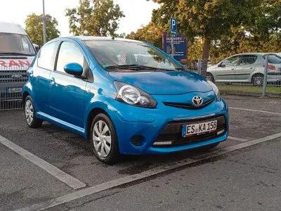 Używany Toyota Aygo Connect Style 68 KM (50 kW) 2012 Niebieski Hatchback