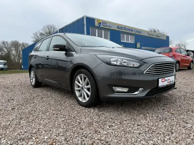 Gebraucht Ford Focus Titanium 125 PS (91 kW) 2016 Grau Limousine