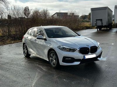 Weiß Gebraucht 2021 BMW 118 Advantage Kleinwagen | 18.000 € (Fairer Preis)