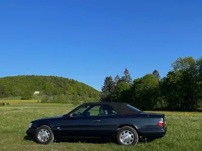 Gebraucht Mercedes E220 Sportline 150 PS (110 kW) 1995 Schwarz Cabrio