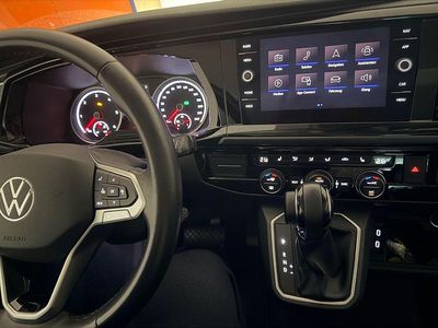 Second-hand VW Multivan Generation Six 204 CP (150 kW) 2021 Negru Monovolum