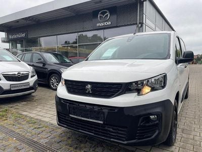 Gebraucht Peugeot Partner Premium 131 PS (96 kW) 2019 Weiß Van / Kleinbus