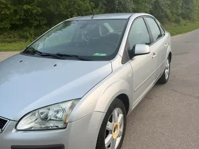 Gebraucht Ford Focus Ghia 145 PS (106 kW) 2005 Grau Limousine