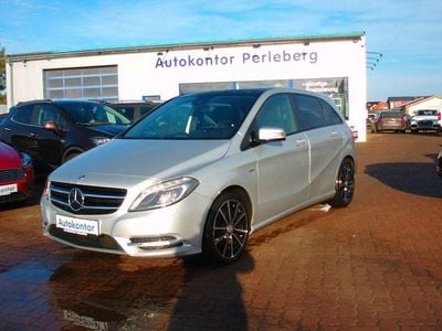 Gebraucht Mercedes B200 Night 156 PS (114 kW) 2012 Silber Van / Kleinbus