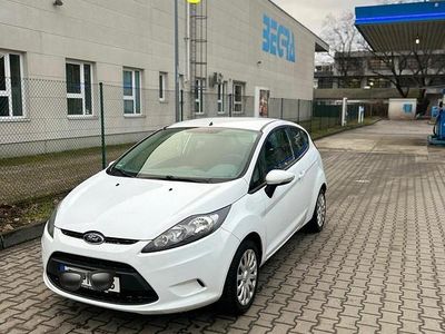 Gebraucht Ford Fiesta 60 PS (44 kW) 2010 Weiß Kleinwagen
