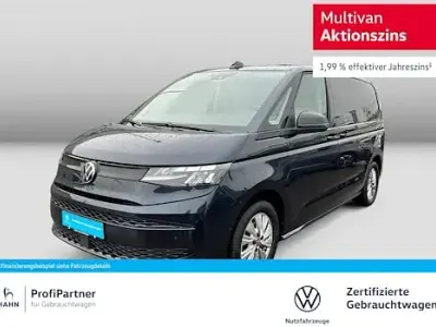 Usata VW Multivan Basis 150 CV (110 kW) 2024 Blu Monovolume
