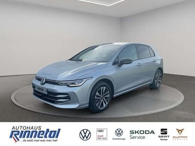 Neu VW Golf VIII Life 150 PS (110 kW) 2025 Oyster silver metallic Limousine