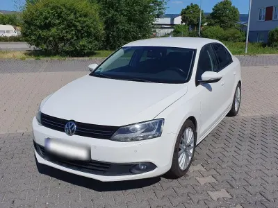 Gebraucht VW Jetta Comfortline 105 PS (77 kW) 2011 Weiß Limousine