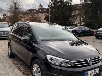 Schwarz Gebraucht 2015 VW Touran Comfortline Van / Kleinbus | 14.900 € (Teuer)