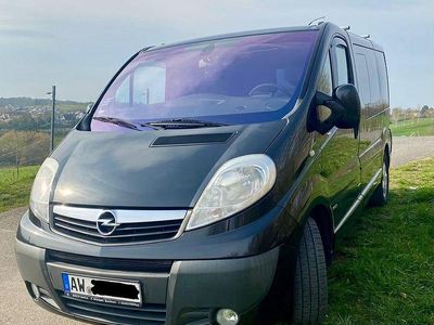 Gebraucht Opel Vivaro 145 PS (106 kW) 2011 Schwarz Van / Kleinbus