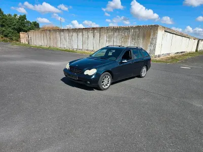 Gebraucht Mercedes C180 143 PS (105 kW) 2003 Schwarz Kombi