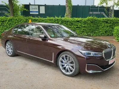 Gebraucht BMW 745e 286 PS (210 kW) 2019 Royal burgundy red Limousine