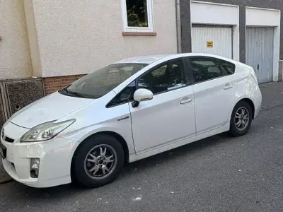 Gebraucht Toyota Prius 99 PS (72 kW) 2010 Weiß Kleinwagen