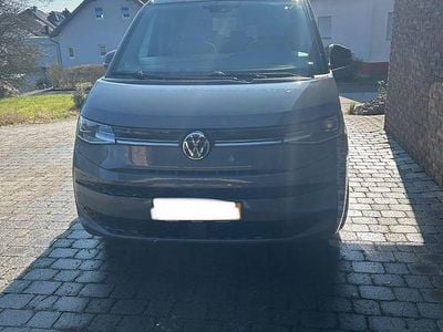 Gebraucht VW Multivan Edition 150 PS (110 kW) 2024 Grau Van