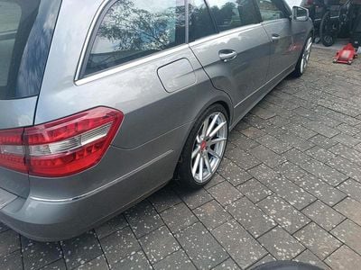Gebraucht Mercedes E200 184 PS (135 kW) 2011 Silber Kombi