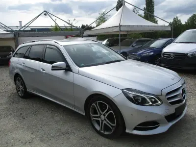 Usado Mercedes E200 Avantgarde 136 CV (100 kW) 2014 Plateado Berlina