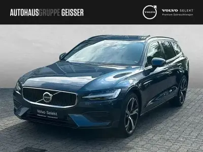 Usado Volvo V60 Core 197 HP (144 kW) 2025 Azul Carrinha