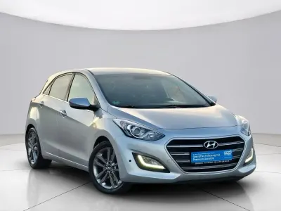 Używany Hyundai i30 Passion 110 KM (80 kW) 2016 Srebrny Sedan/Limuzyna