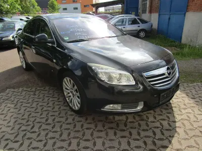 Używany Opel Insignia 220 KM (161 kW) 2009 Czarny Sedan/Limuzyna