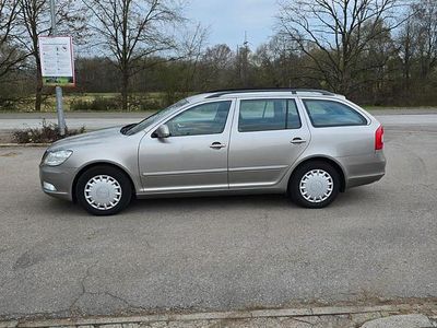 Gebraucht Skoda Octavia 105 PS (77 kW) 2012 Grau Kombi