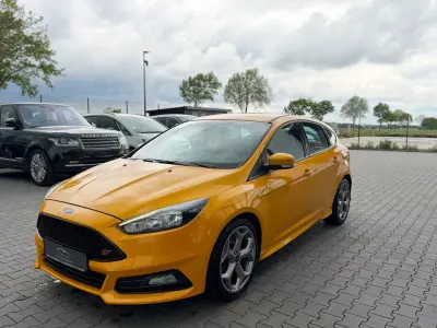 Gebraucht Ford Focus ST 185 PS (136 kW) 2015 Gelb Limousine