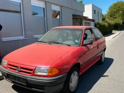 Gebraucht Opel Astra 90 PS (66 kW) 1993 Rot Limousine