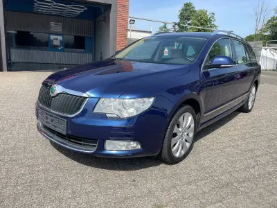 Gebraucht Skoda Superb Elegance 160 PS (117 kW) 2011 Blau Kombi