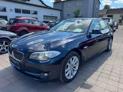 Gebraucht BMW 530 Sport Line 258 PS (189 kW) 2011 Blau Limousine