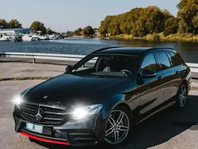 Gebraucht Mercedes E350 AMG line 258 PS (189 kW) 2018 Schwarz Limousine