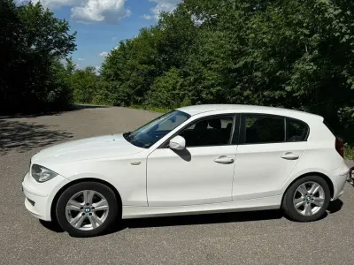 Gebraucht BMW 116 122 PS (89 kW) 2010 Weiß Kleinwagen