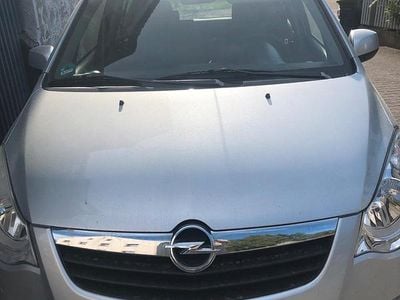 Begagnad Opel Agila 64 HK (47 kW) 2008 Silver Halvkombi