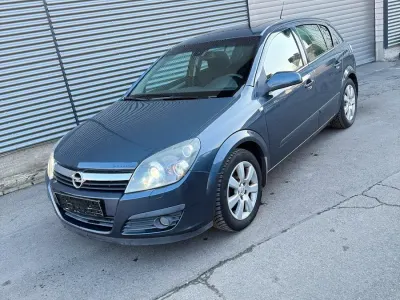 Używany Opel Astra Edition+ 125 KM (91 kW) 2006 Niebieski Sedan/Limuzyna
