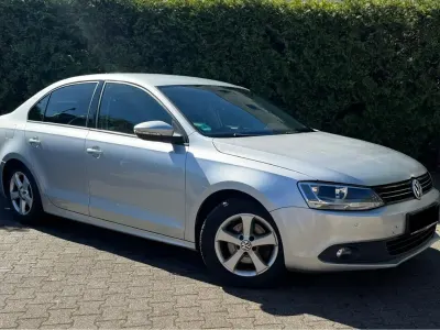 Gebraucht VW Jetta 140 PS (102 kW) 2011 Grau Limousine