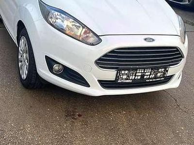 Weiß Gebraucht 2014 Ford Fiesta Trend Kleinwagen | 5.300 € (Fairer Preis)